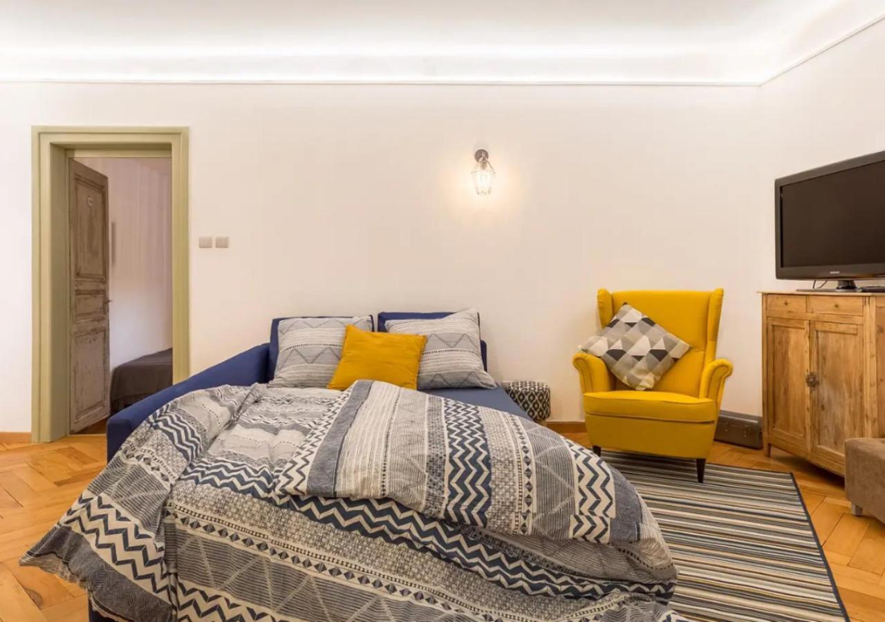 Colmar Appt familial à 3 min du centre - parking gratuit - Une chambre et 5 pers Esterno foto